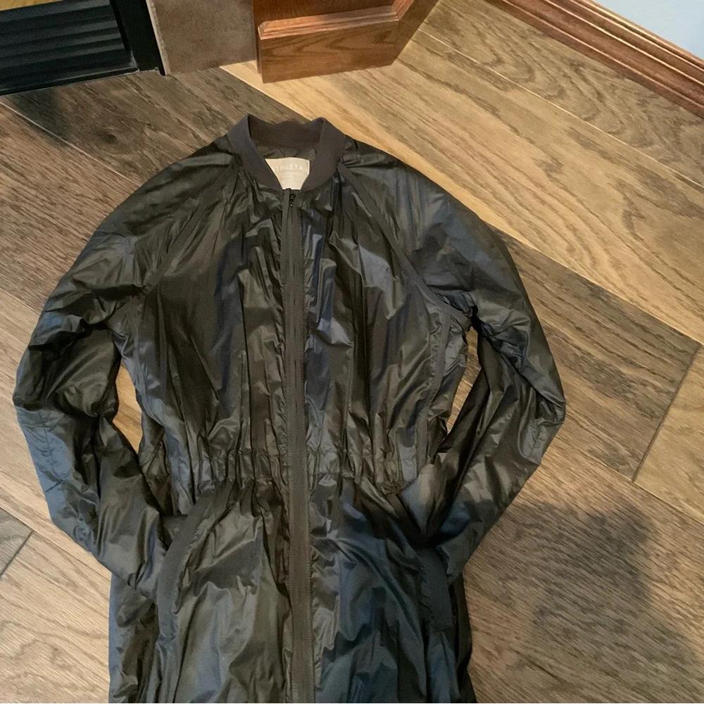 Athleta Summit Insulated Parka
Color: Mountain Olive
Size: Small - Picture 10 of 13